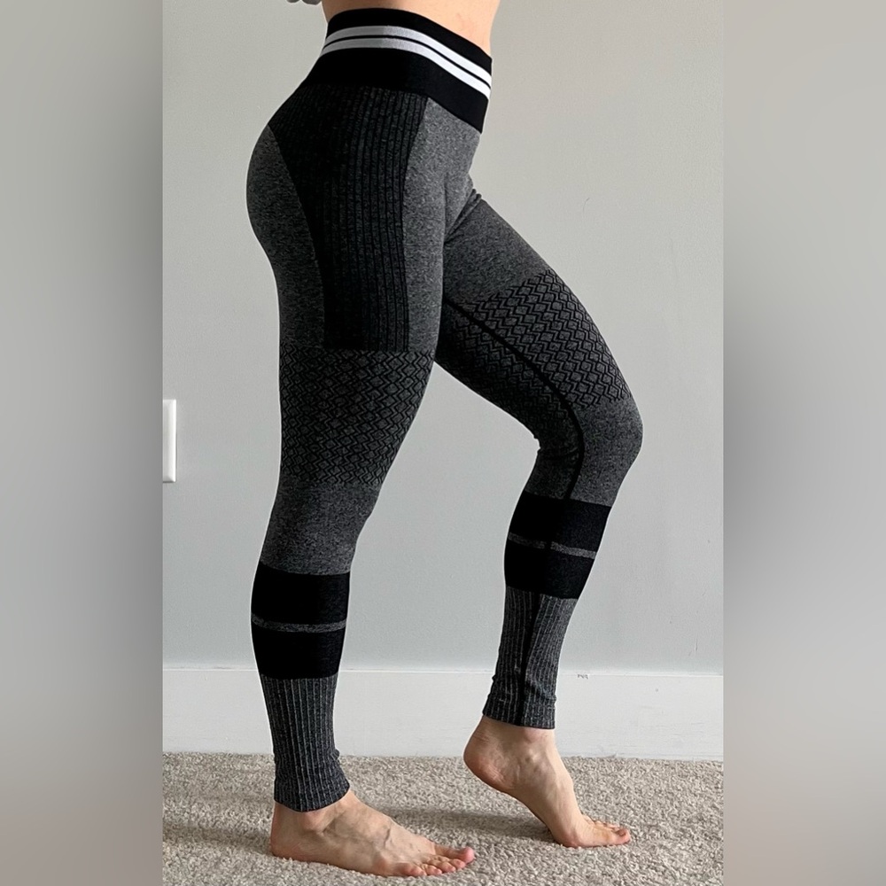 Women’s Black Patterned Leggings